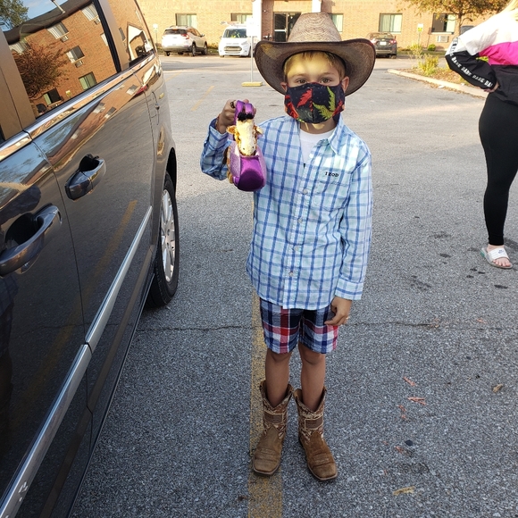 Meet your Posher, Christina - Picture 2 of 8